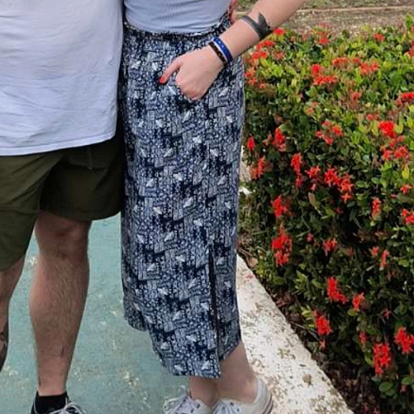 Patterned Flowy Capris - Picture 3 of 5